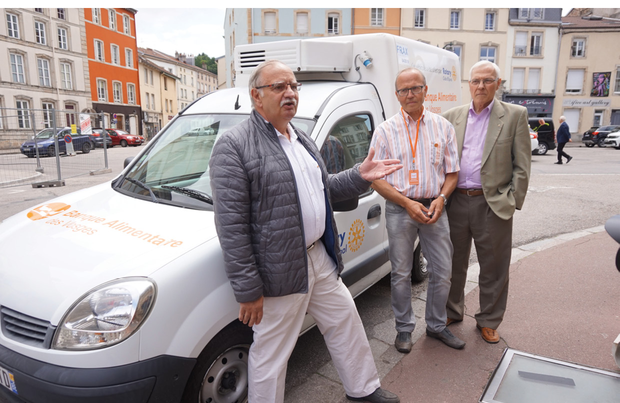 Gérard Michel (président du Rotary Club d’Epinal), Gilbert François (président de la Banque Alimentaire des Vosges) et Gilbert l’Homme (organisateur du Salon de la Gourmandise).