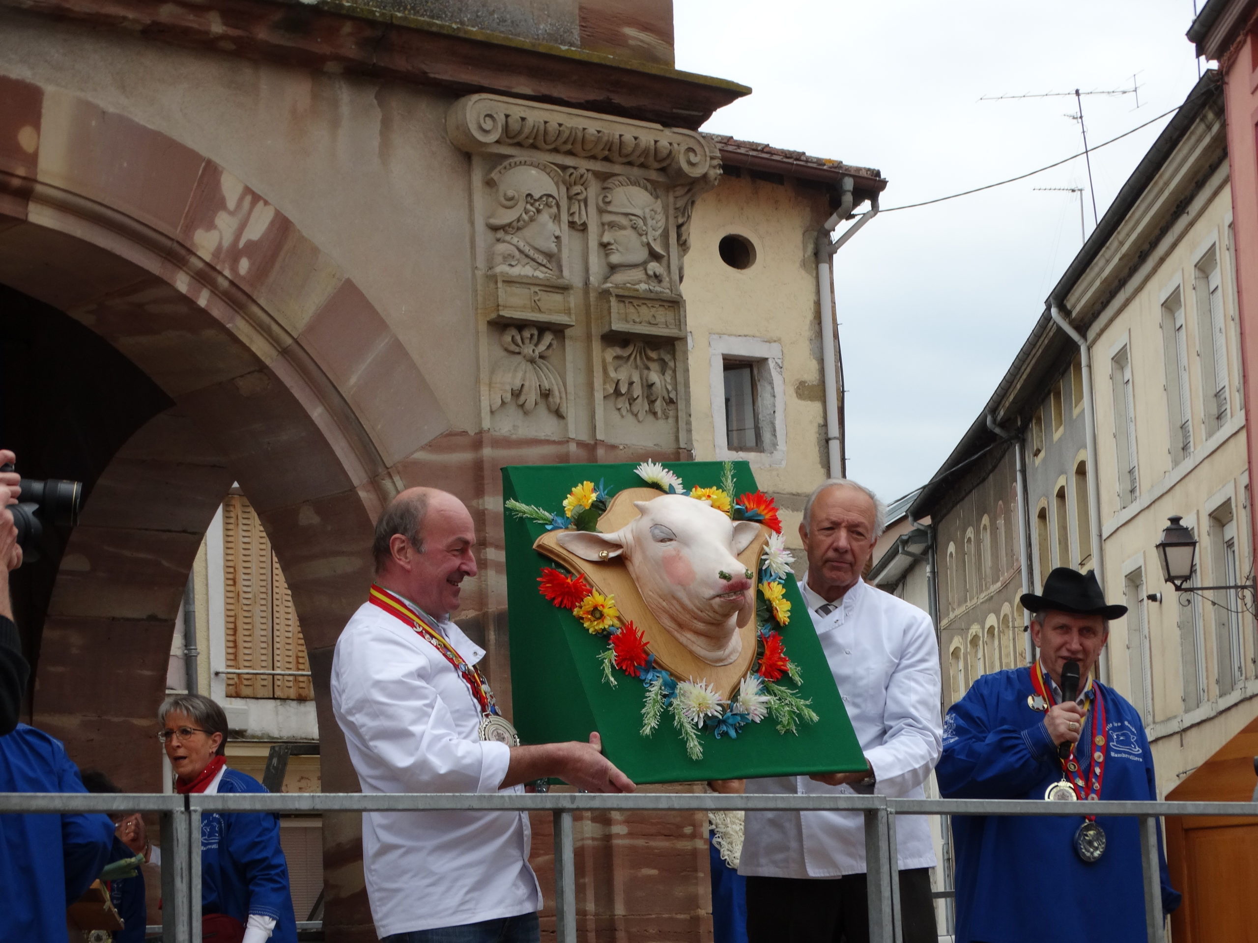 Foire A La Tete De Veau Rambervillers 2022 Têtes de veau et maestro font foire à Rambervillers - 100% Vosges