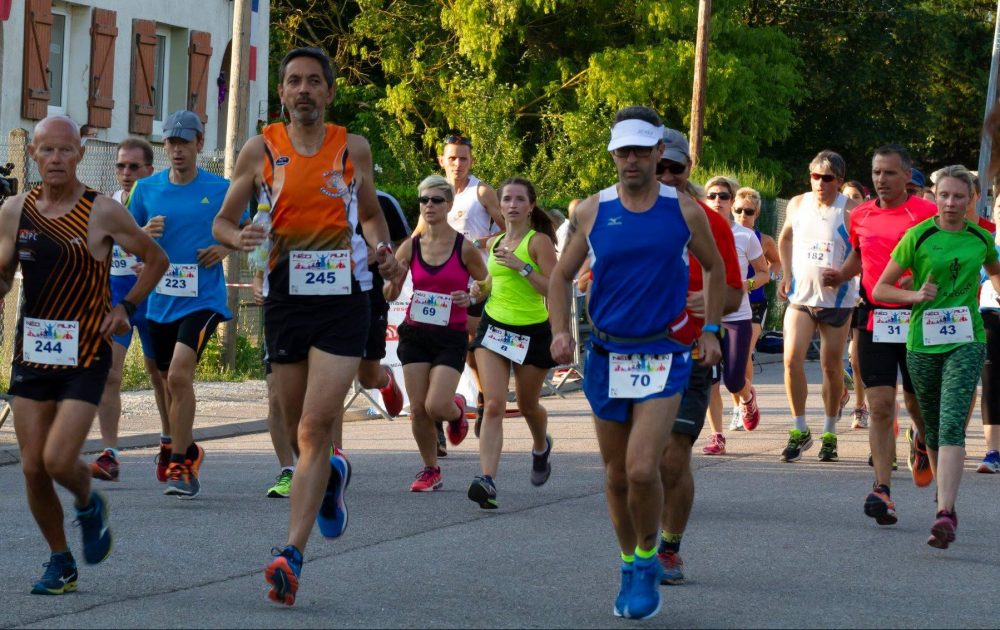 La N o Run  en  mode  corrida dans les rues de Neufch teau