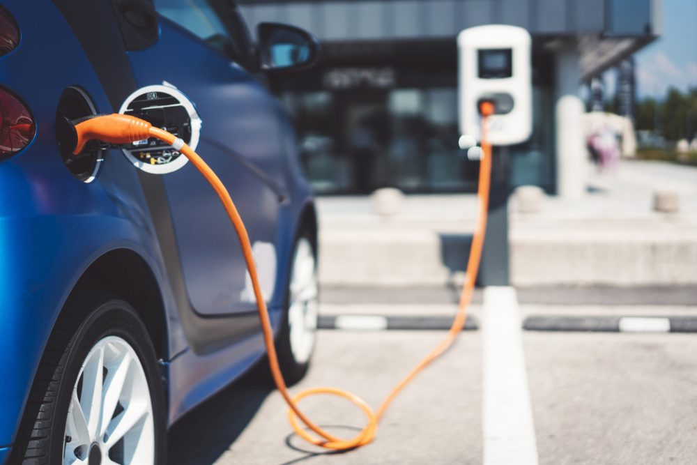 Le nombre grandissant de voitures électriques ou bioéthanol pousse les stations-services à innover.