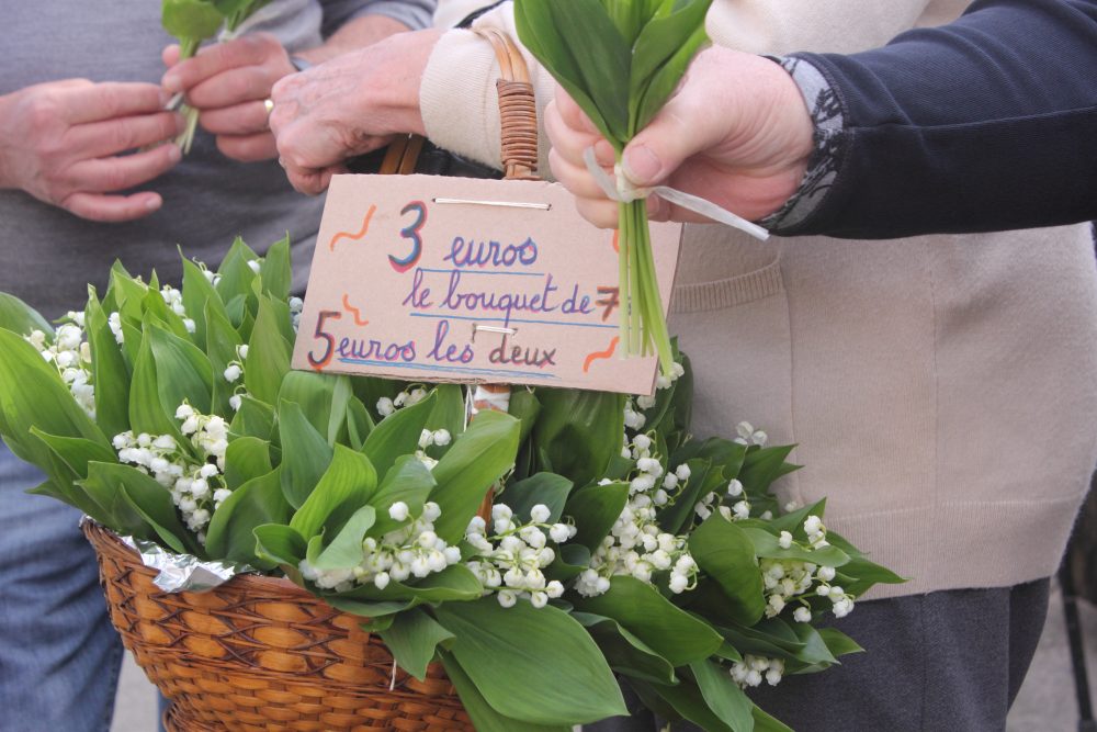1er mai le marché couvert d'Épinal s'ouvre pour la vente du muguet