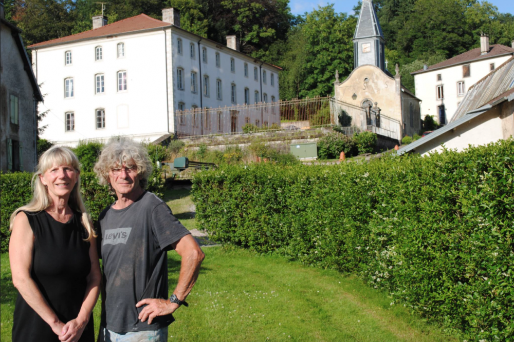 La Manufacture Royale tenue par Martine et François Cornevaux est à vendre.