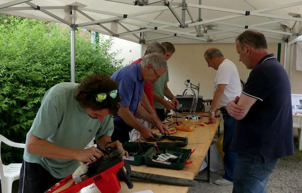Les Repairs cafés ont de plus en plus la cote.