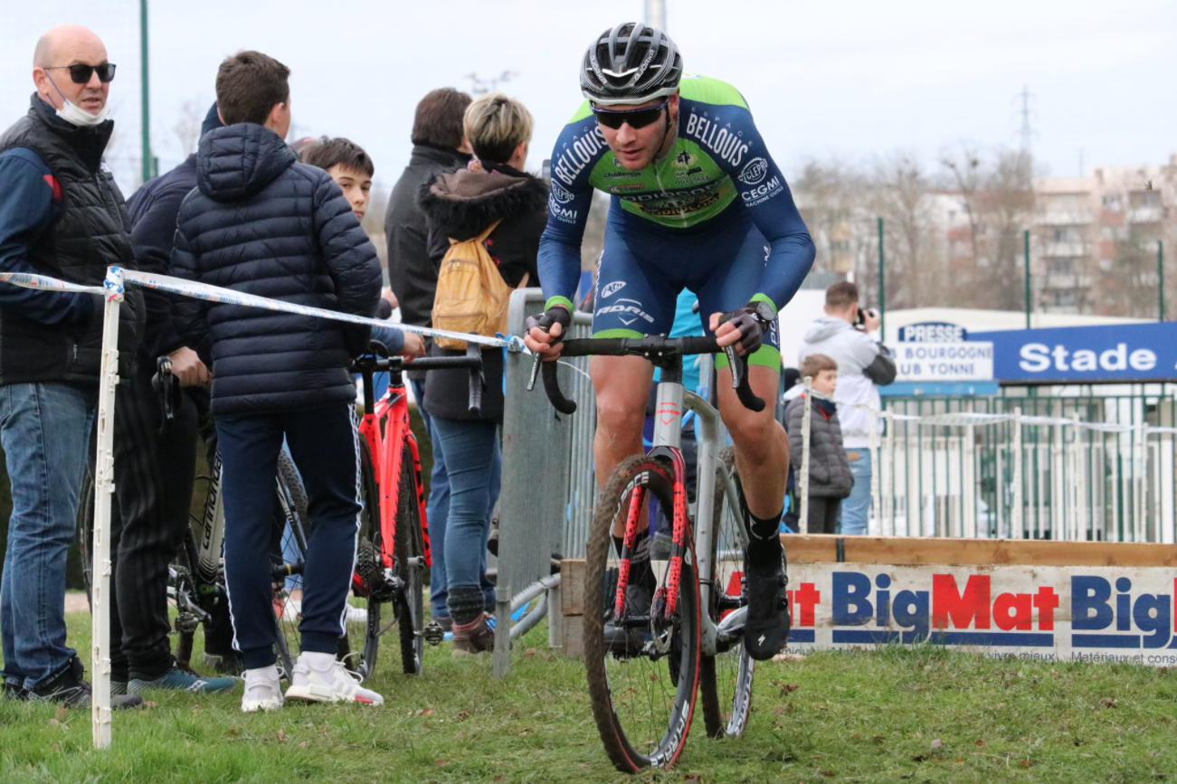 Yan Gras s'offre une belle médaille d'argent aux Championnats de France de cyclocross.