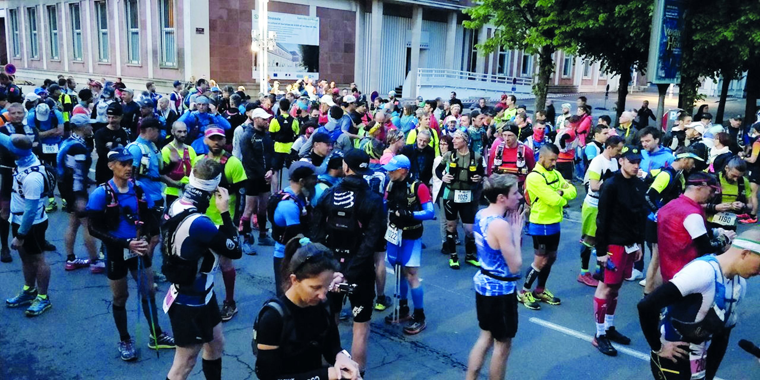 Après 2 ans d'absence, le Trail des Roches 2022 devrait afficher complet, au départ situé sous la Tour de la Liberté.
