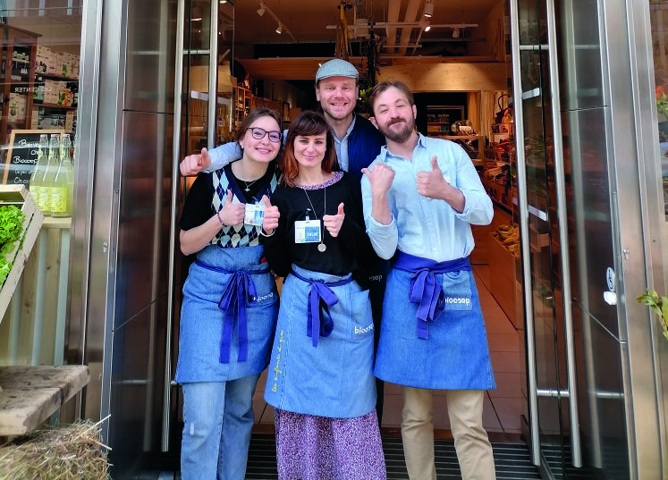 Julien Matry, casquette sur la tête, et Romain Lemare (absent sur la photo) ont décidé de renouer avec leurs racines vosgiennes en se lançant dans l’ouverture d’un magasin Biocoop dans le centre-ville d’Épinal.