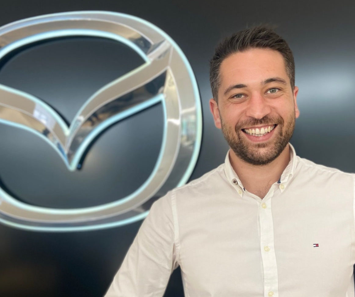 Benjamin Pellerin, conseiller commercial dans la concession Mazda à Épinal.