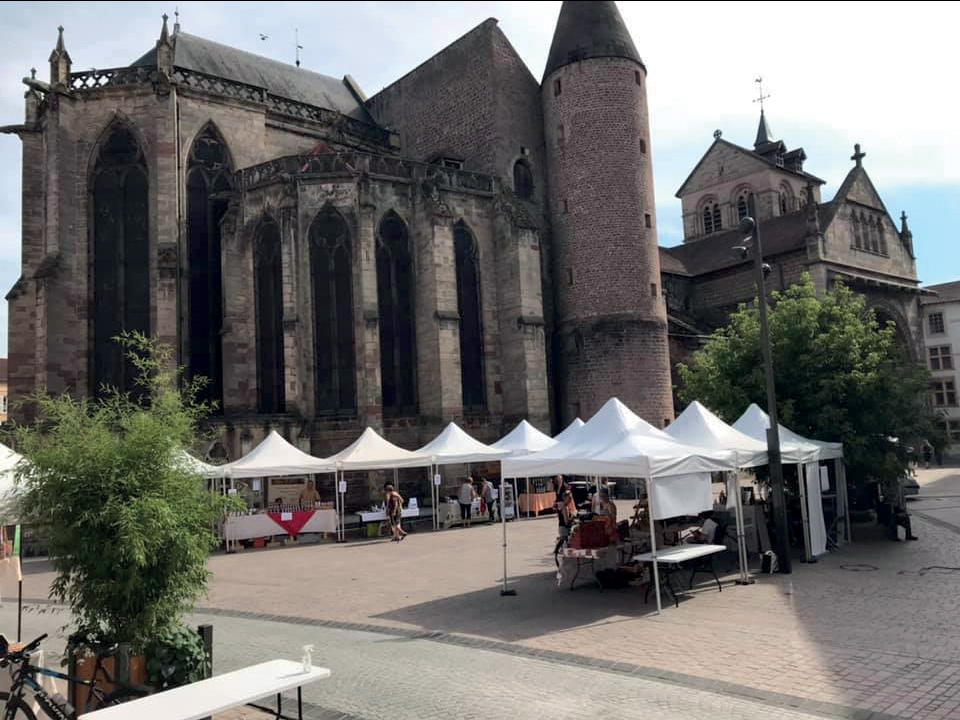 Les Merveilleuses Estivales s'installent au pied de la Basilique d'Épinal.