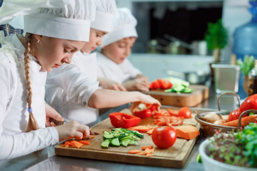 1, 2, 3, cuisinez ! : la nouvelle colo pour enfant, consacrée à la cuisine, à Colroy-la-Grande