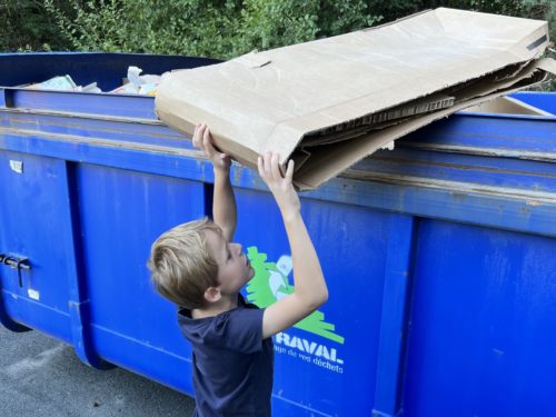 Recyclage du papier/carton : la benne bleue est de retour sur le parking du collège Louis Armand de Golbey