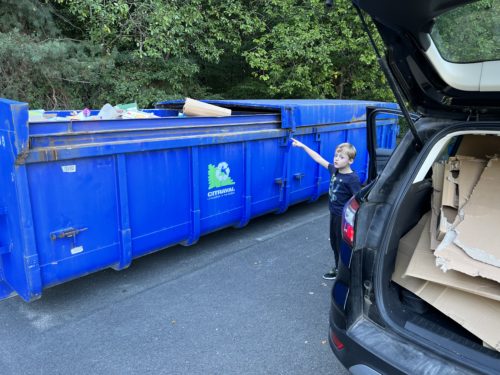 Benne bleue : collecte solidaire de vieux papiers et cartons au Collège Louis Armand de Golbey