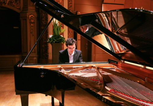 Récital de piano : la Maison de La Bresse passe en mode classique avec le pianiste Thibaut Louvel
