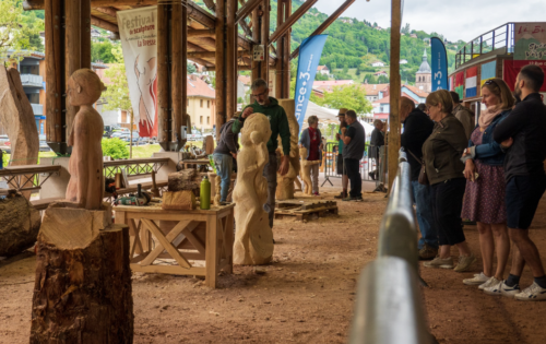 Festival Camille Claudel : la sculpture sur bois passe en biennale à La Bresse