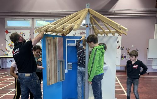 Un «artisan messager» pour sensibiliser les élèves aux métiers du bâtiment à Mirecourt