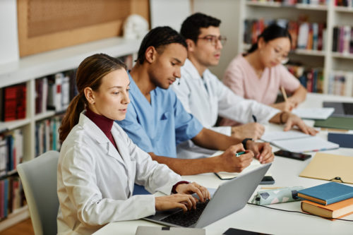 Orientation : le parcours idéal pour suivre des études de santé !