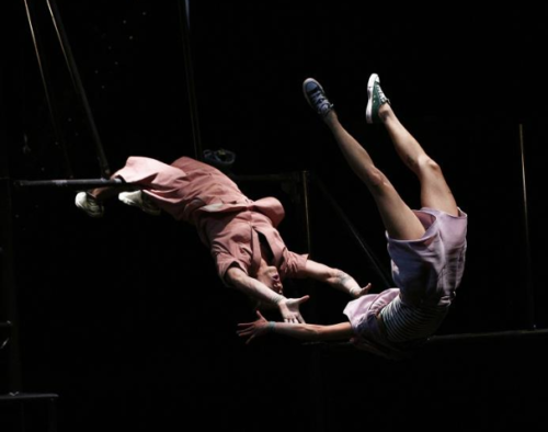 Cirque "Crush" : l’amour en vol à Saint-Dié-des-Vosges
