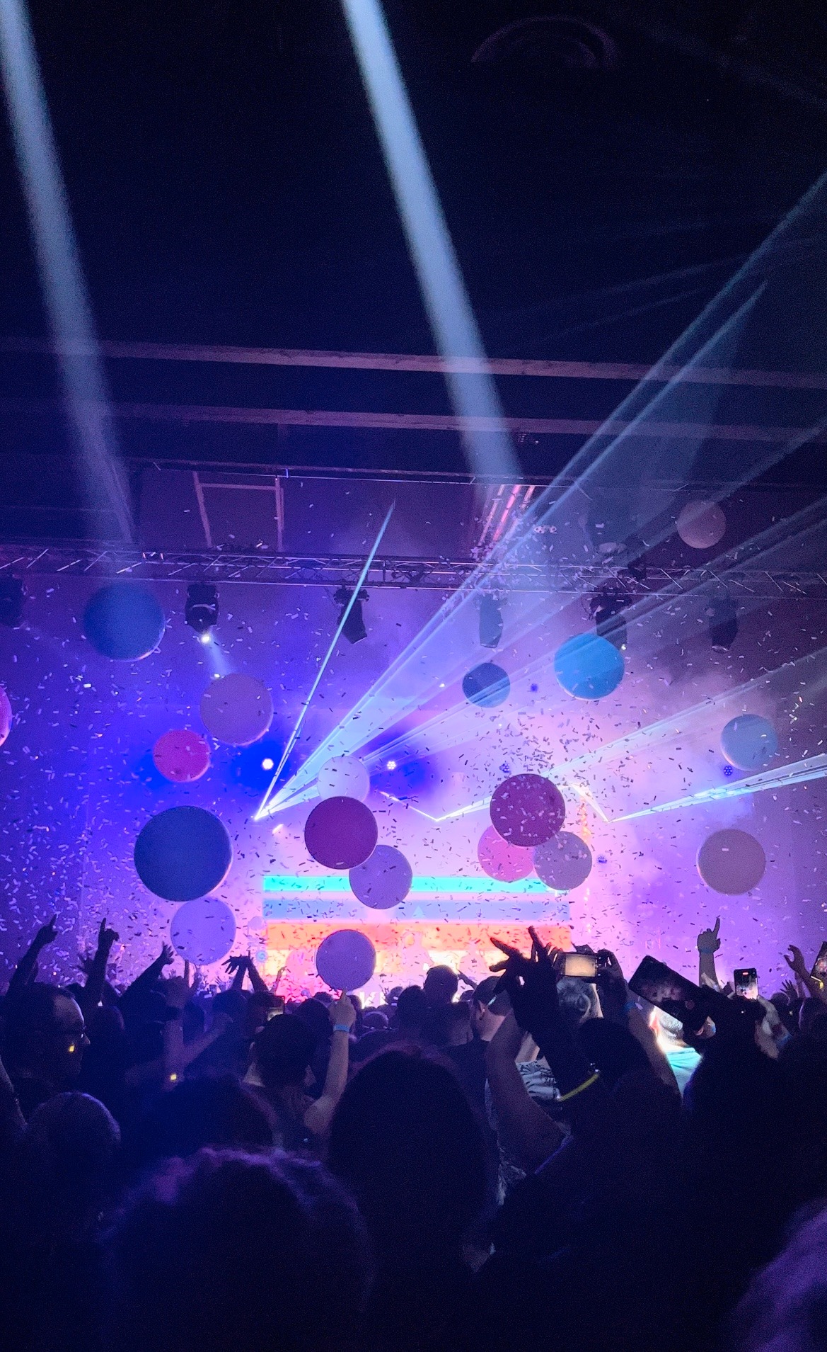 1 400 personnes étaient réunies à l'Espace Lac de Gérardmer pour le premier Électro Mountain Festival.