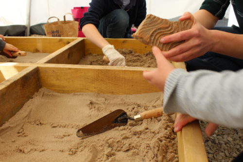 Un atelier de fouilles dédié aux archéologues en herbe à Grand