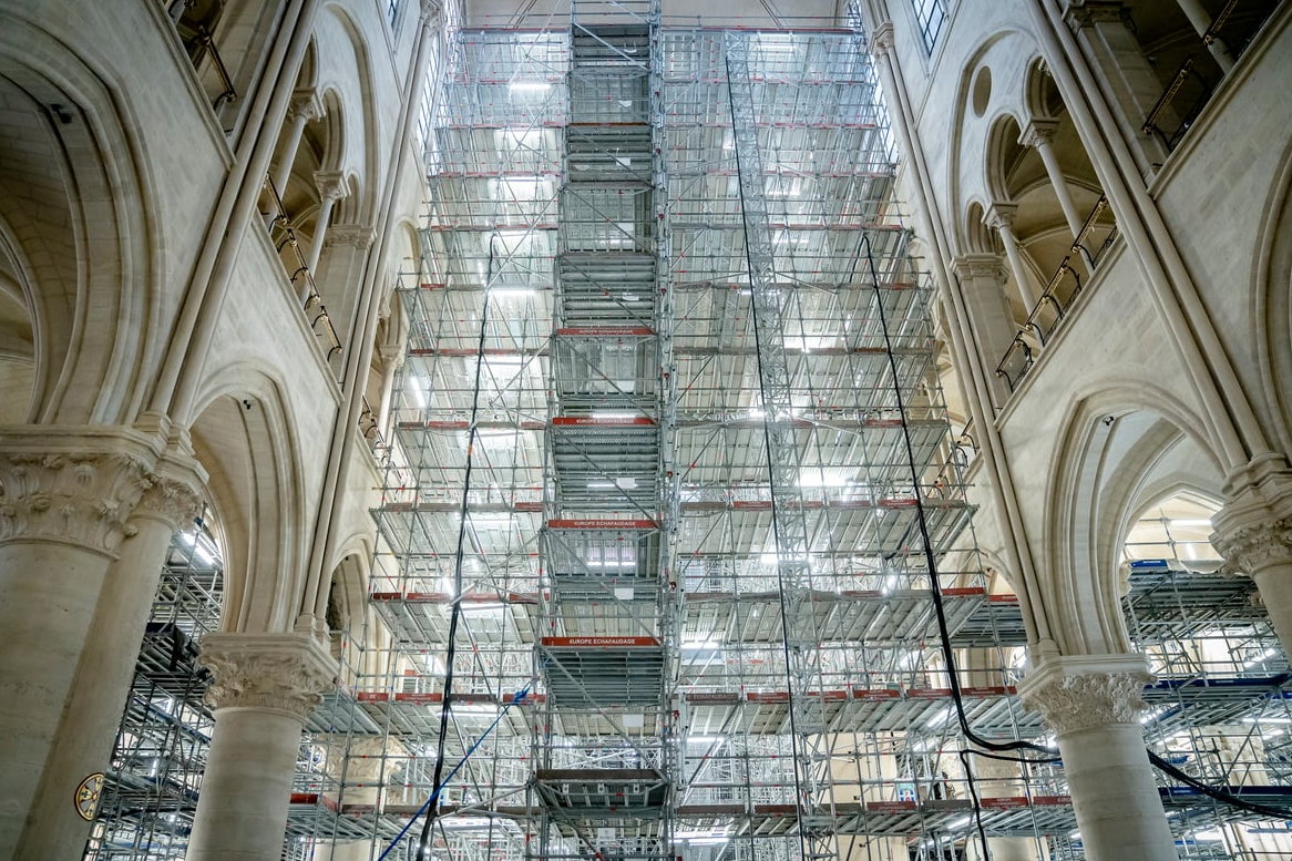 L'intérieur de Notre-Dame de Paris.