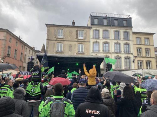 Sur la Place des Vosges, des centaines de supporters sont venu célébrer le titre.