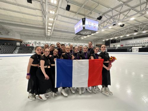 Les Épines Blanches remportent une médaille de bronze sur la patinoire de Boston. Elles font partie des grandes espoirs tricolores.