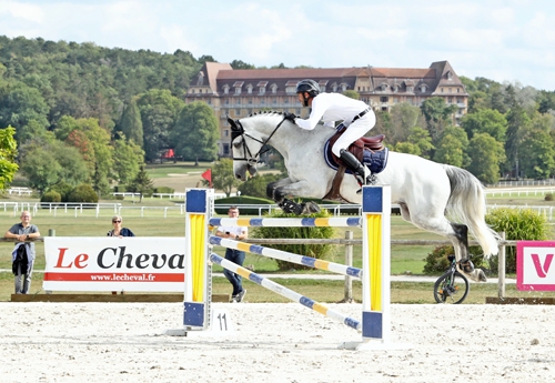 Un cavalier au Rond pré équitation de Vittel