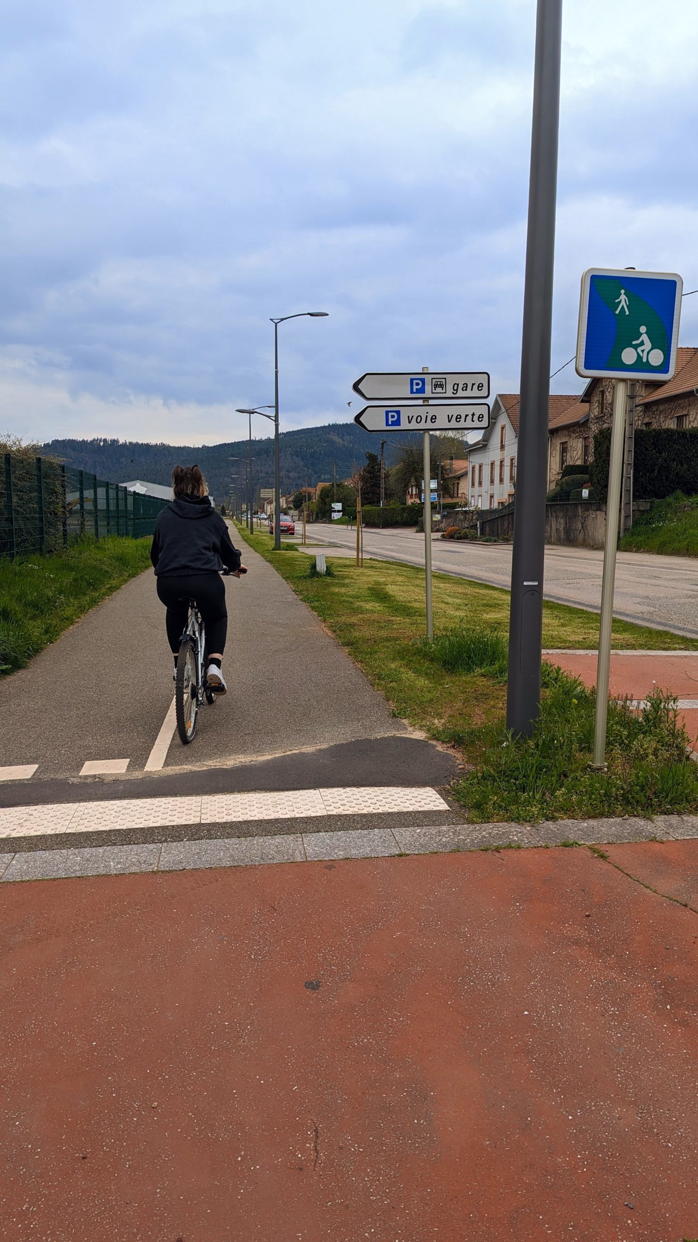 Voie verte à vélo à hauteur d'Étival-Clairefontaine.