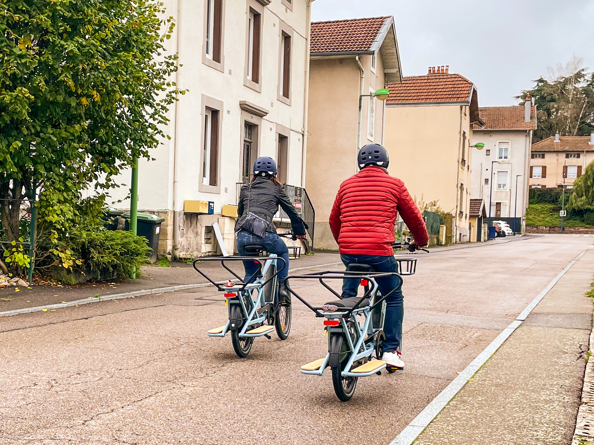 Vélo cargo bleus en location par la Communauté d'Agglomération d'Épinal.