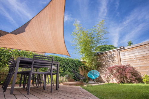 Déco : Pourquoi choisir un voile d'ombrage sur votre terrasse ou votre balcon ?