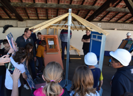 École des Breuchottes : découverte des métiers du BTP avec deux artisans messagers à Saint-Nabord