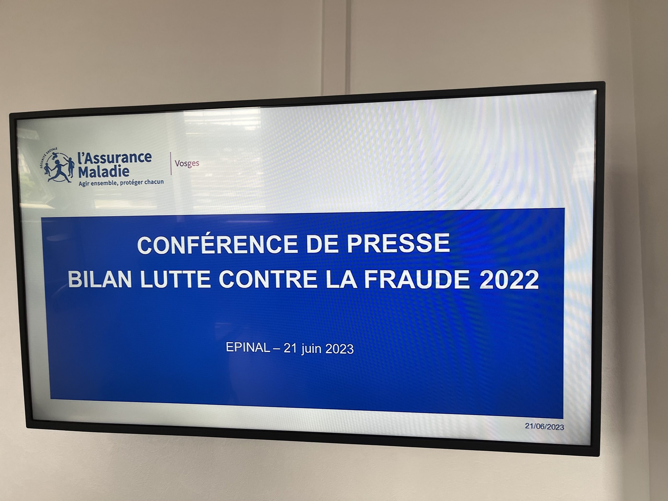 Affiche de la Conférence de presse sur le bilan de lutte contre la fraude à la CPAM des Vosges.