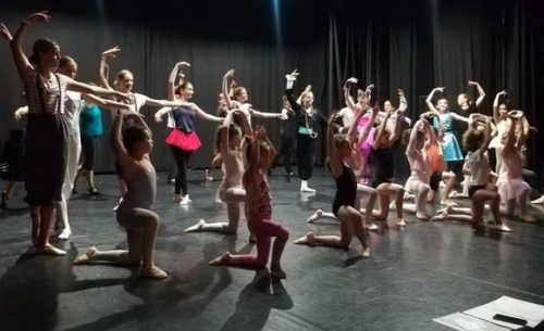 Les danseuses de K'danse prêtes pour leur grand spectacle à Saint-Dié-des-Vosges