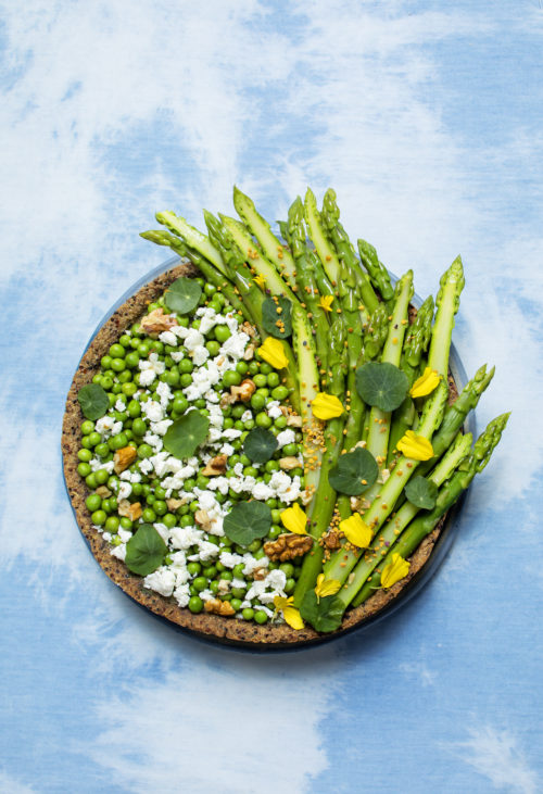 Recette : Tarte à base de quinoa, asperges, petits pois et chèvre