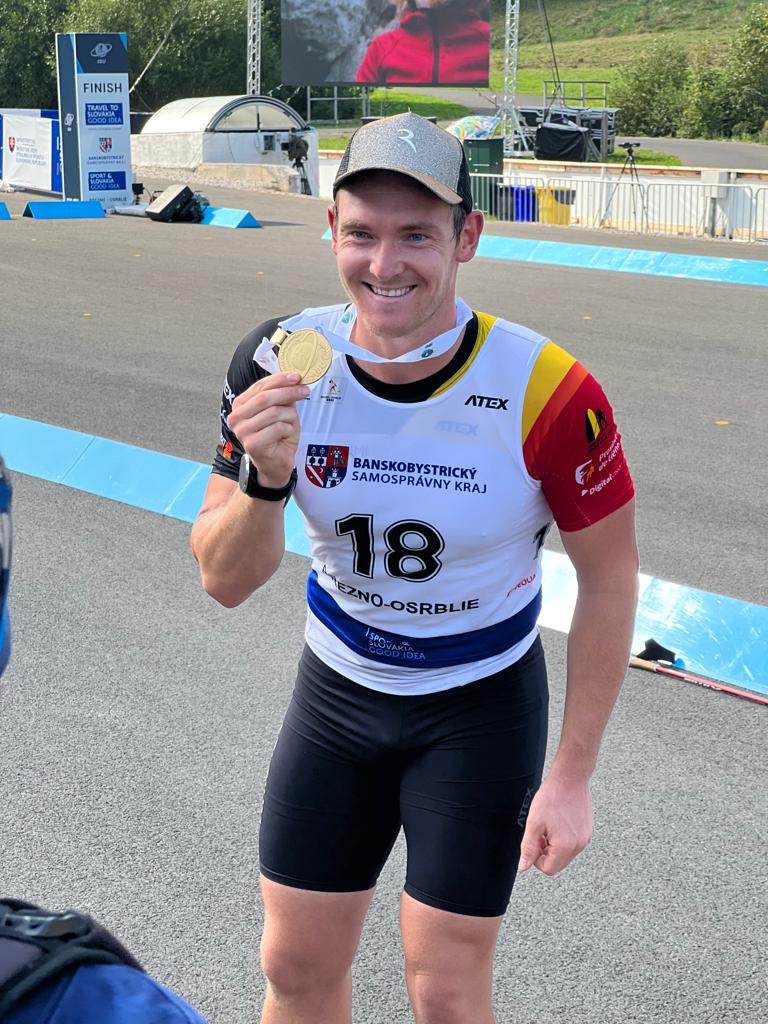 Florent Claude médaille d'or au Championnat du monde de biathlon d'été.