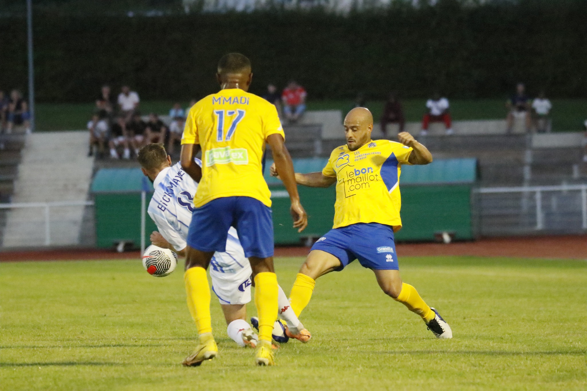 Ali Mmadi avec le SAS Épinal, contre le Red Star.