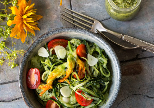 Recette : Spaghettis de courgette, aux tomates cerises et à la feta