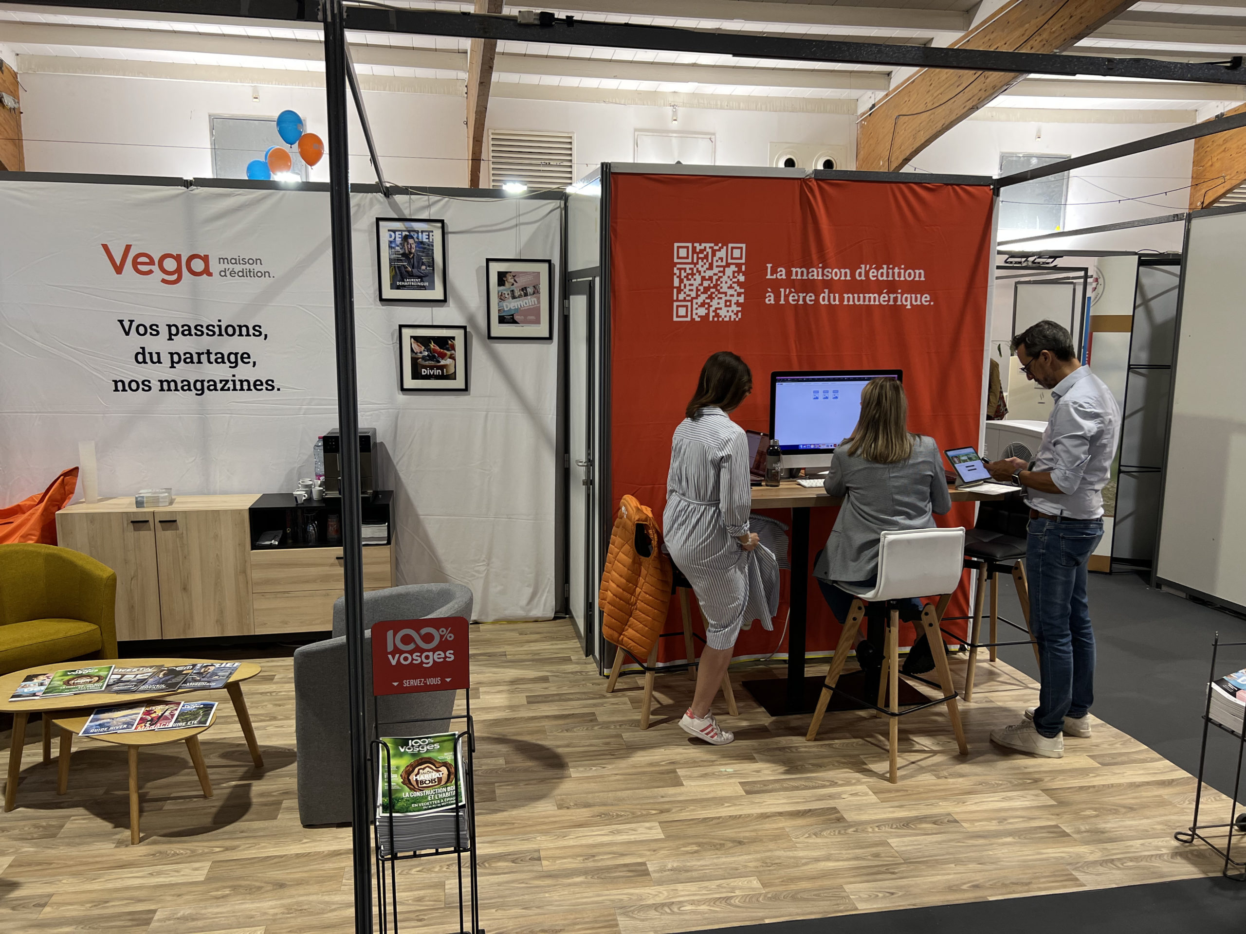 Le stand Véga Édition, au Salon Habitat et Bois 2023, du Centre des Congrès d'Épinal.