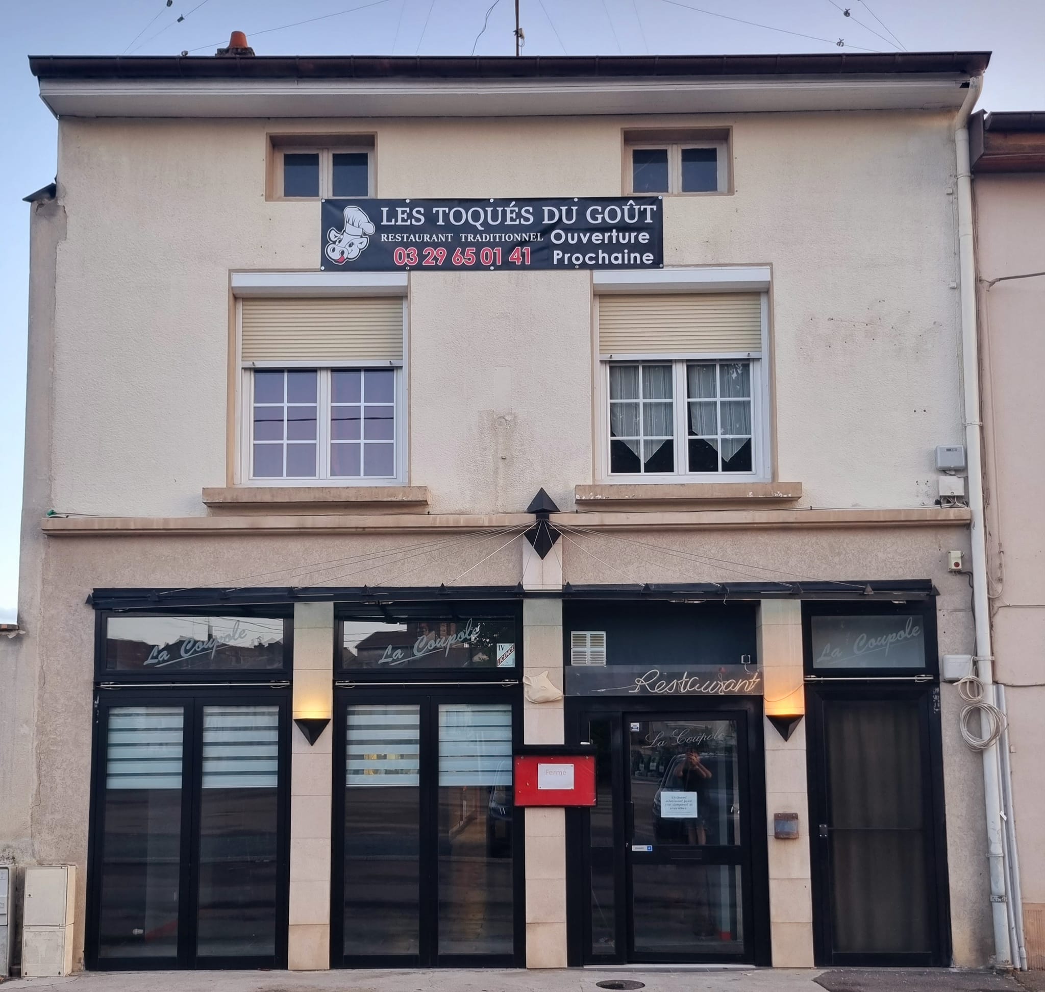 Entrée du restaurant Les Toqués du Goût.