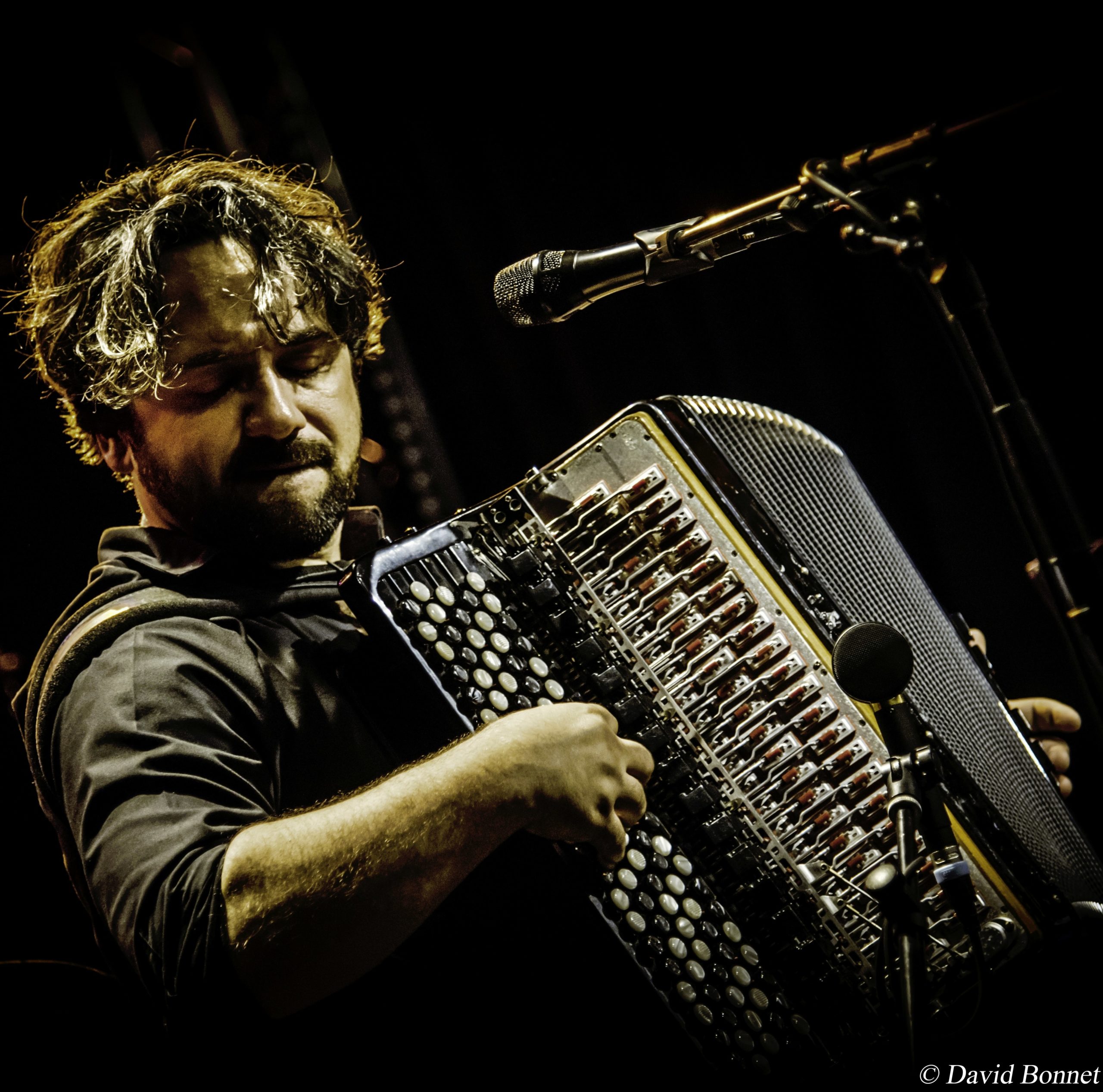 Rémi Poulakis à l'accordéon et au chant, pour le Trio Barolo.