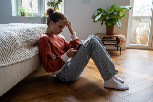 Actu numérique : méfiance au "Doomscrolling" qui peut entraîner le syndrome "Fomo"