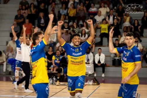 Après sa défaite inaugurale à Cesson / Saint Brieuc, le SAS Volley a bien redresser la barre en enchaînant deux succès consécutifs. Jamais 2 sans 3 ? Élément de réponse avec l'entraîneur Spinalien François Merel.