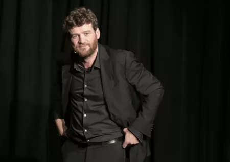 OLIVIER DE BENOIST DANS 0/40