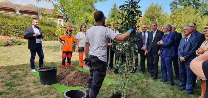 Région Grand-Est : le président Jean Rottner en visite dans l'École d'horticulture de Roville-aux-Chênes