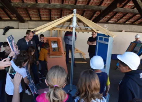 École des Breuchottes : découverte des métiers du BTP avec deux artisans messagers à Saint-Nabord