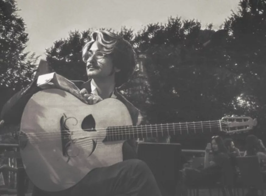 Apéro-concert : dégustez les propositions musicales de Raphaël Rentero à Mirecourt