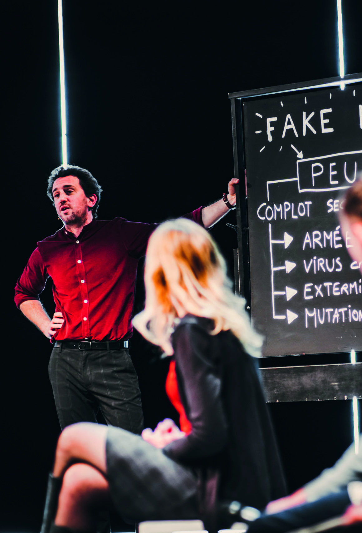 Matthieu Villatelle sur scène dans son spectacle "géométrie variable"