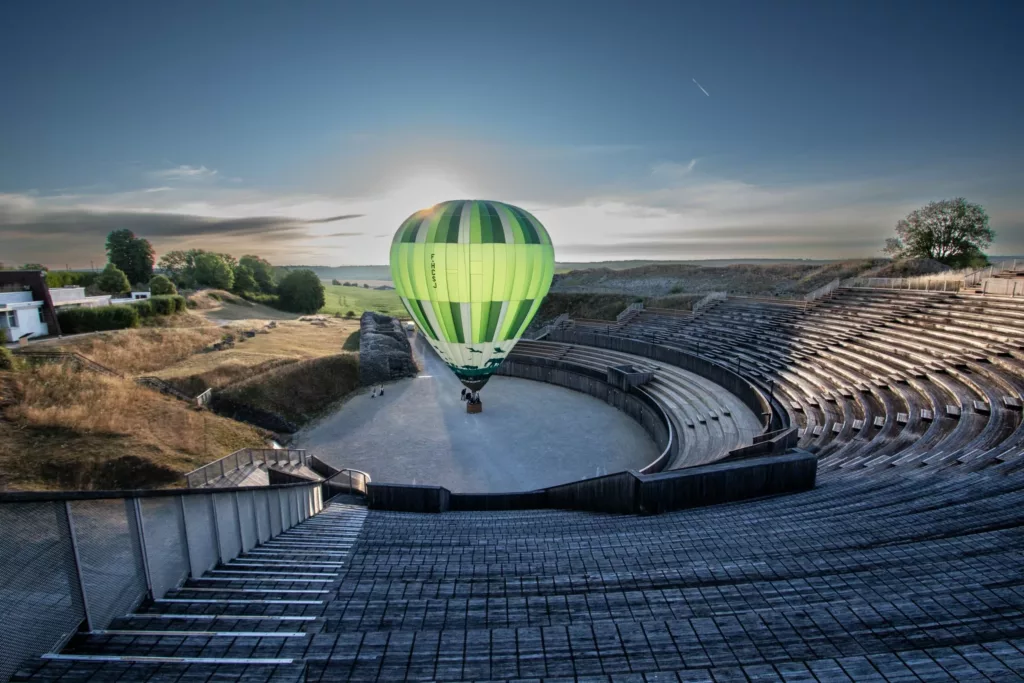 Vol en Montgolfière : décollage immédiat depuis l'Amphithéâtre Gallo-Romain de Grand
