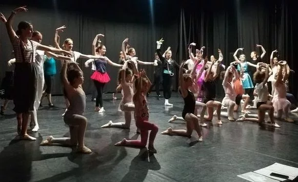 Les danseuses de K'danse prêtes pour leur grand spectacle à Saint-Dié-des-Vosges