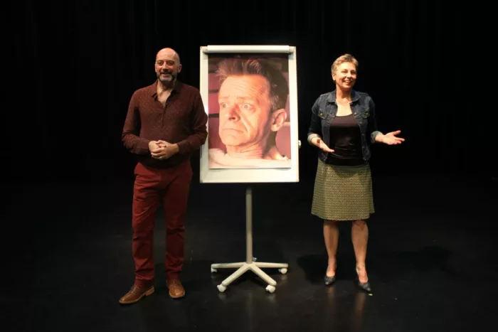 Larmes du Rire d'Épinal : Le Théâtre de l'Ultime tente de répondre à la question "Qu'est-ce que le théâtre ?"