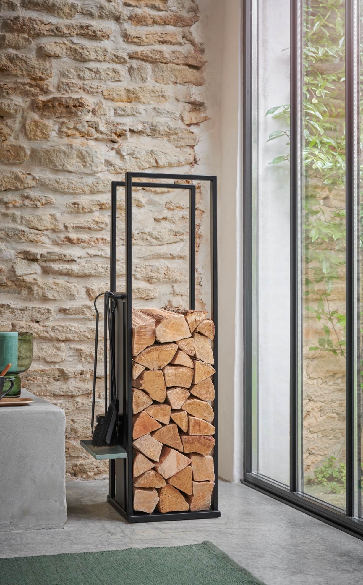 Indispensables : des range-bûches inspirants à découvrir chez Cheminées Hervé Géhin 4• 100% Vosges 100% Vosges